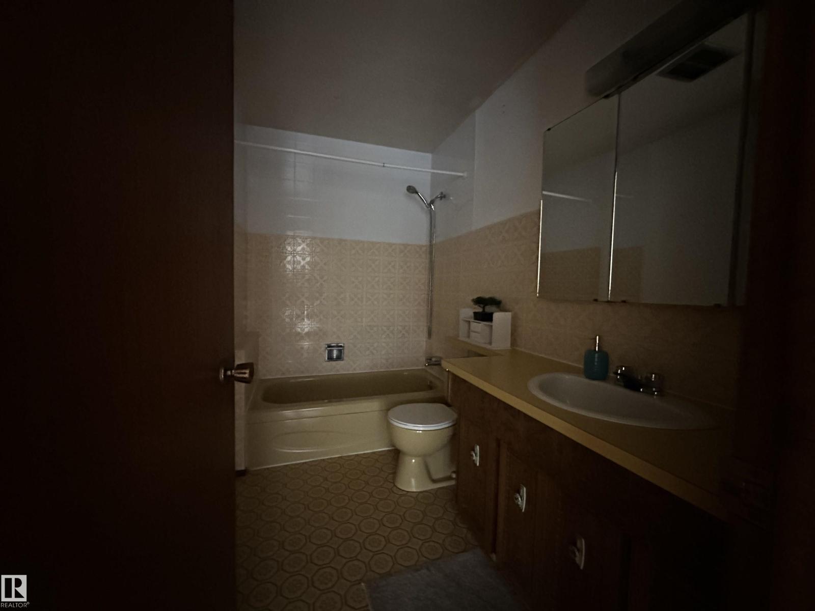 8515 86 Av Nw, Edmonton, Alberta  T6C 1J4 - Photo 13 - E4457046