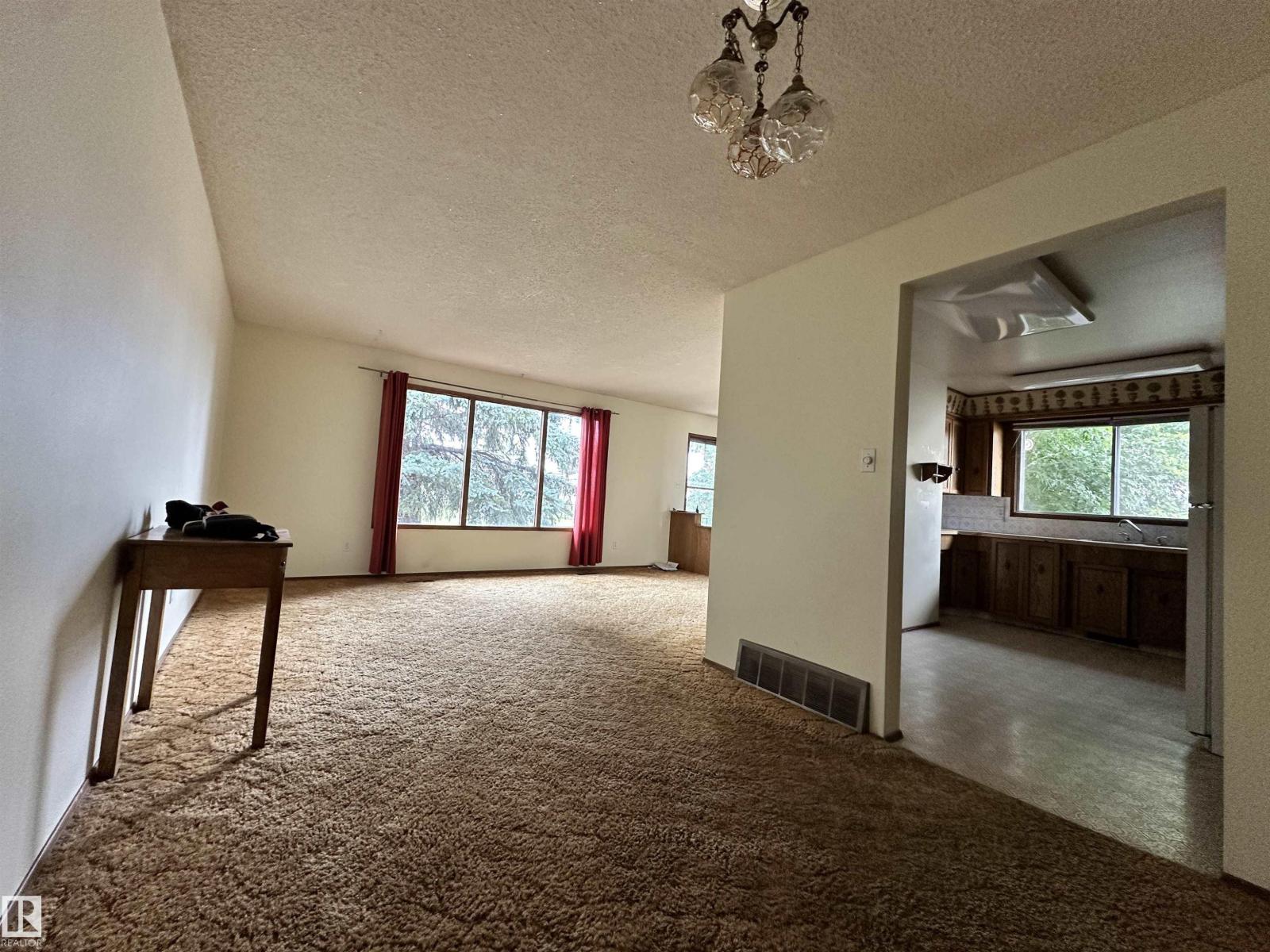 8515 86 Av Nw, Edmonton, Alberta  T6C 1J4 - Photo 4 - E4457046