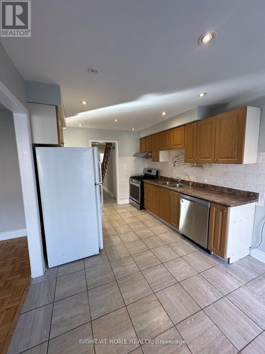 Upper - 56 Stanwell Drive, Brampton, Ontario  L6Z 3Y6 - Photo 4 - W12394485