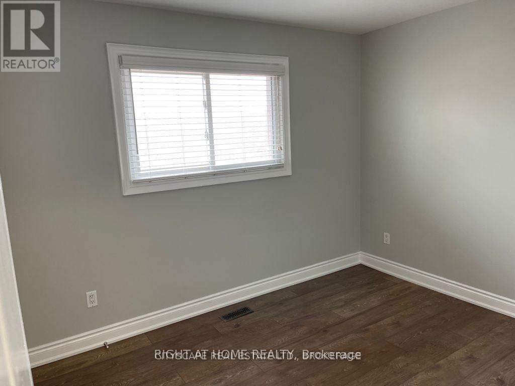 Upper - 28 Major Oaks Drive, Brampton, Ontario  L6V 3K2 - Photo 5 - W12394488