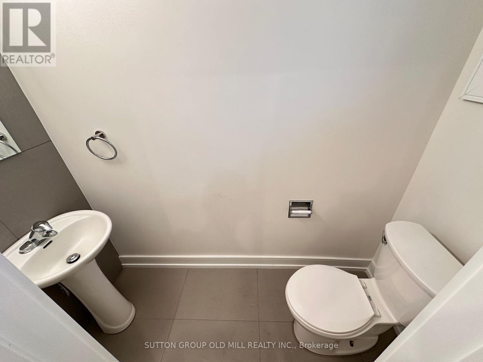 Main Floor - 3293 Dundas Street W, Toronto, Ontario  M6P 2A5 - Photo 10 - W12394511