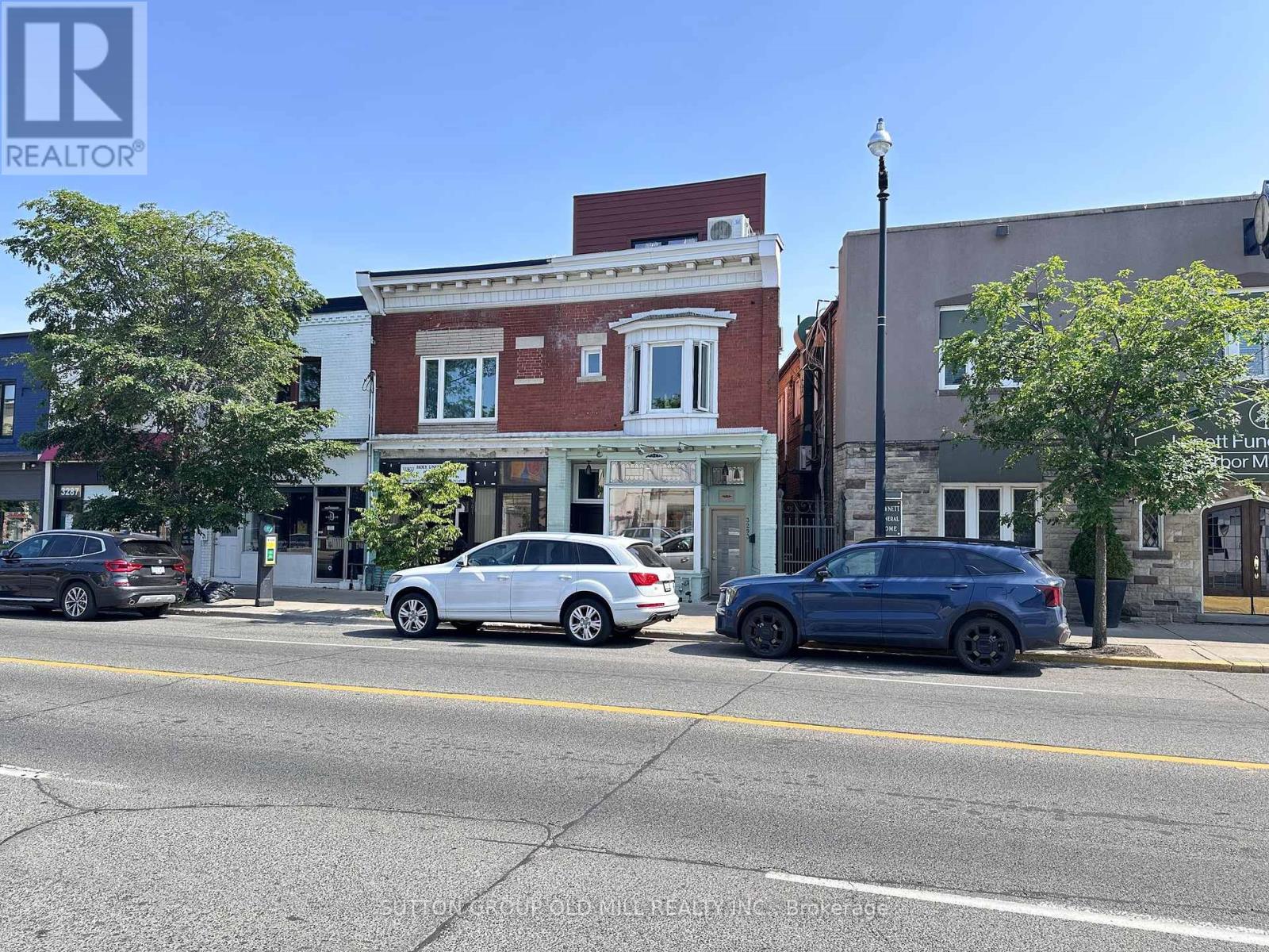 Main Floor - 3293 Dundas Street W, Toronto, Ontario  M6P 2A5 - Photo 3 - W12394511