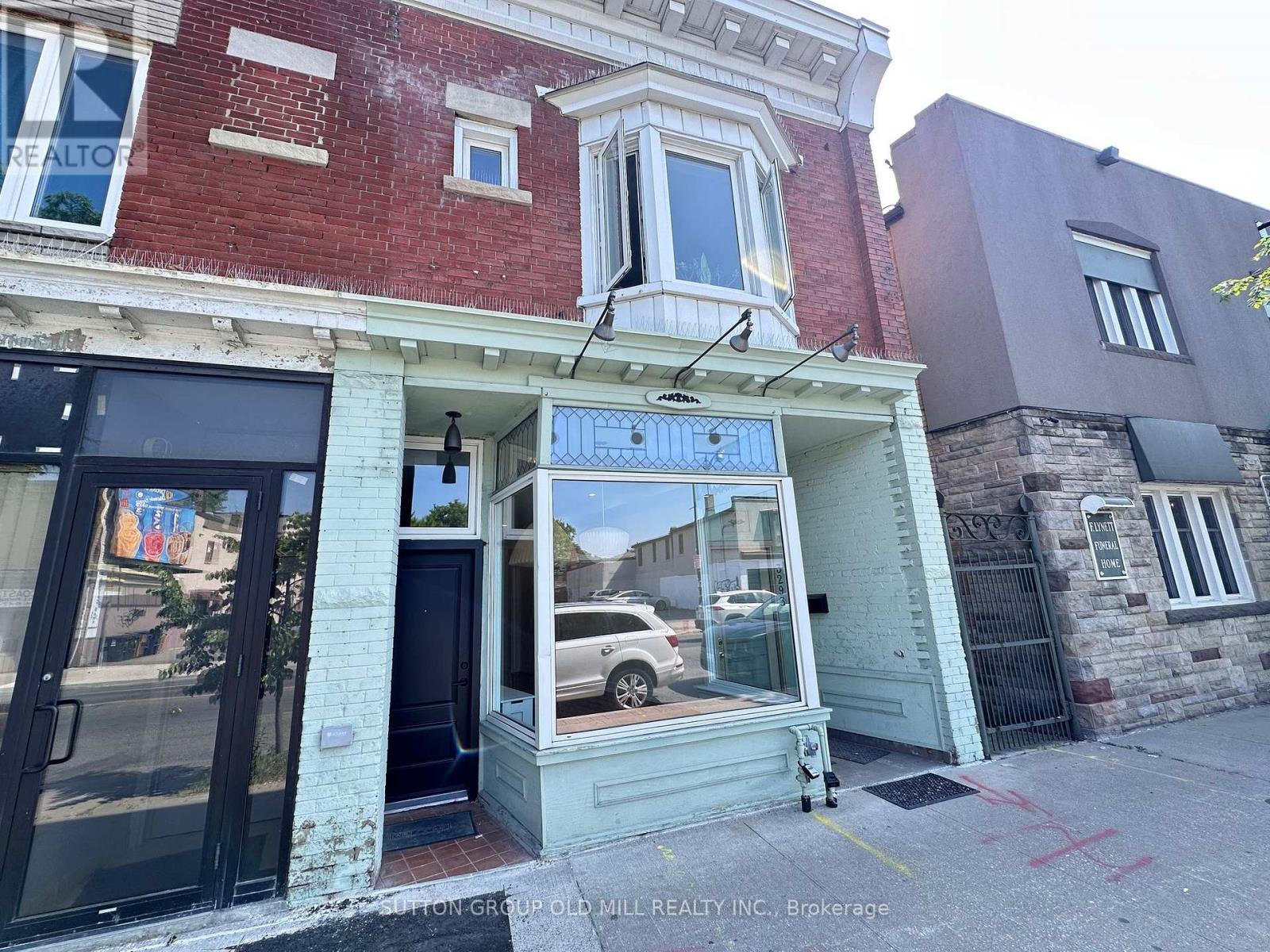 Main Floor - 3293 Dundas Street W, Toronto, Ontario  M6P 2A5 - Photo 4 - W12394511