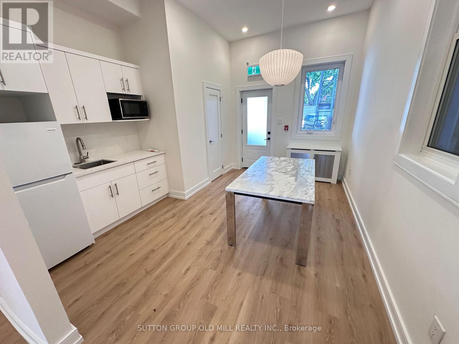 Main Floor - 3293 Dundas Street W, Toronto, Ontario  M6P 2A5 - Photo 9 - W12394511