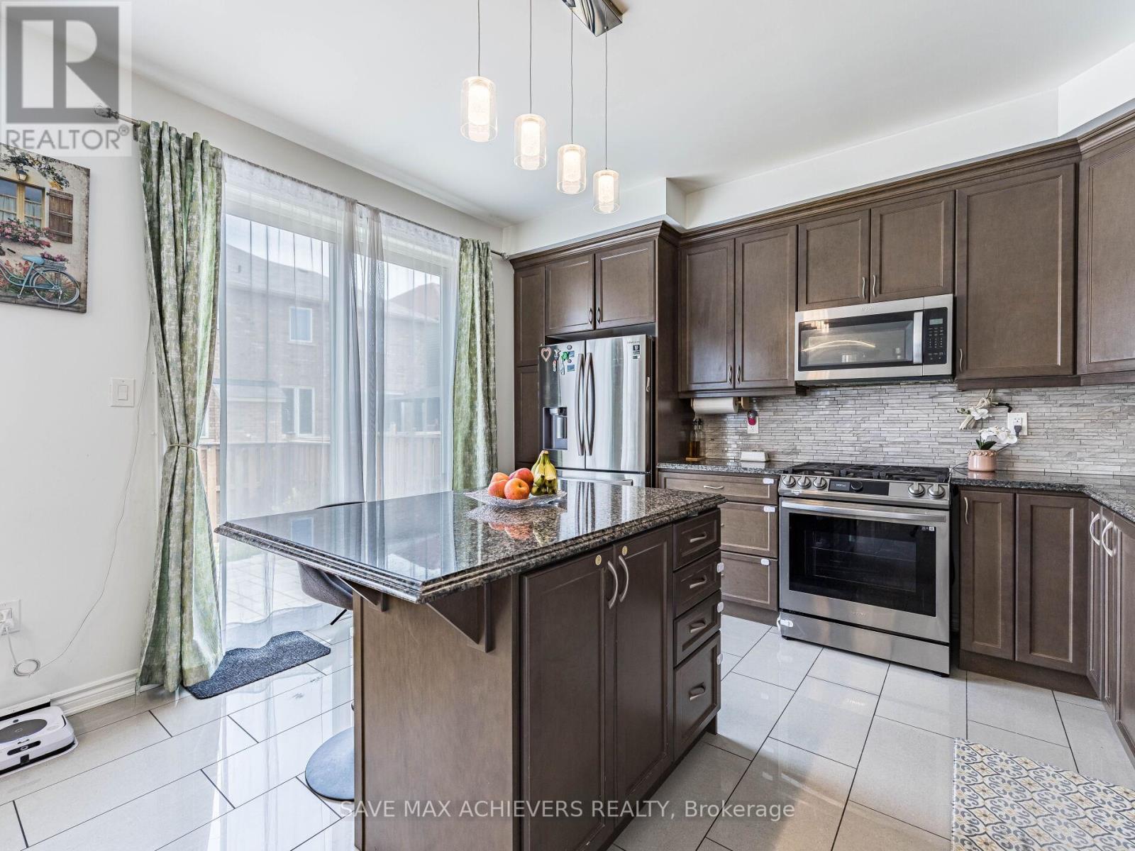 12 Emerald Coast Trail, Brampton (Northwest Brampton), Ontario  L7A 5A7 - Photo 18 - W12394518
