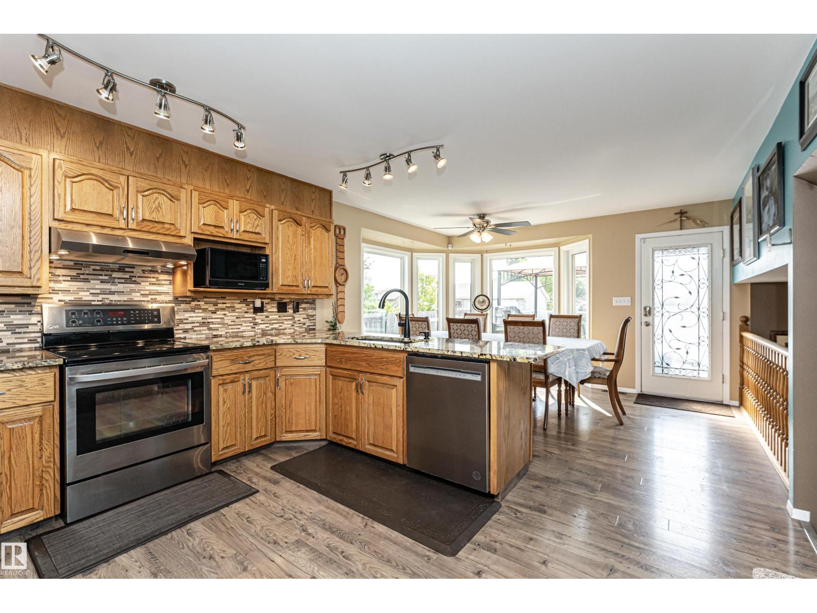 9007 102 Av, Morinville, Alberta  T8R 1B5 - Photo 11 - E4457053