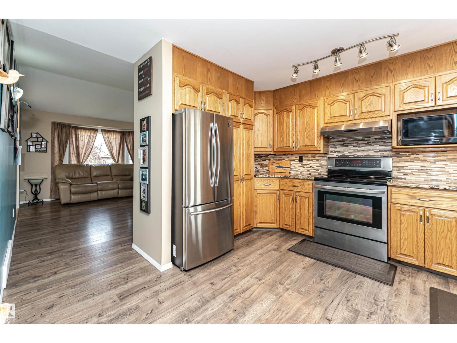 9007 102 Av, Morinville, Alberta  T8R 1B5 - Photo 14 - E4457053