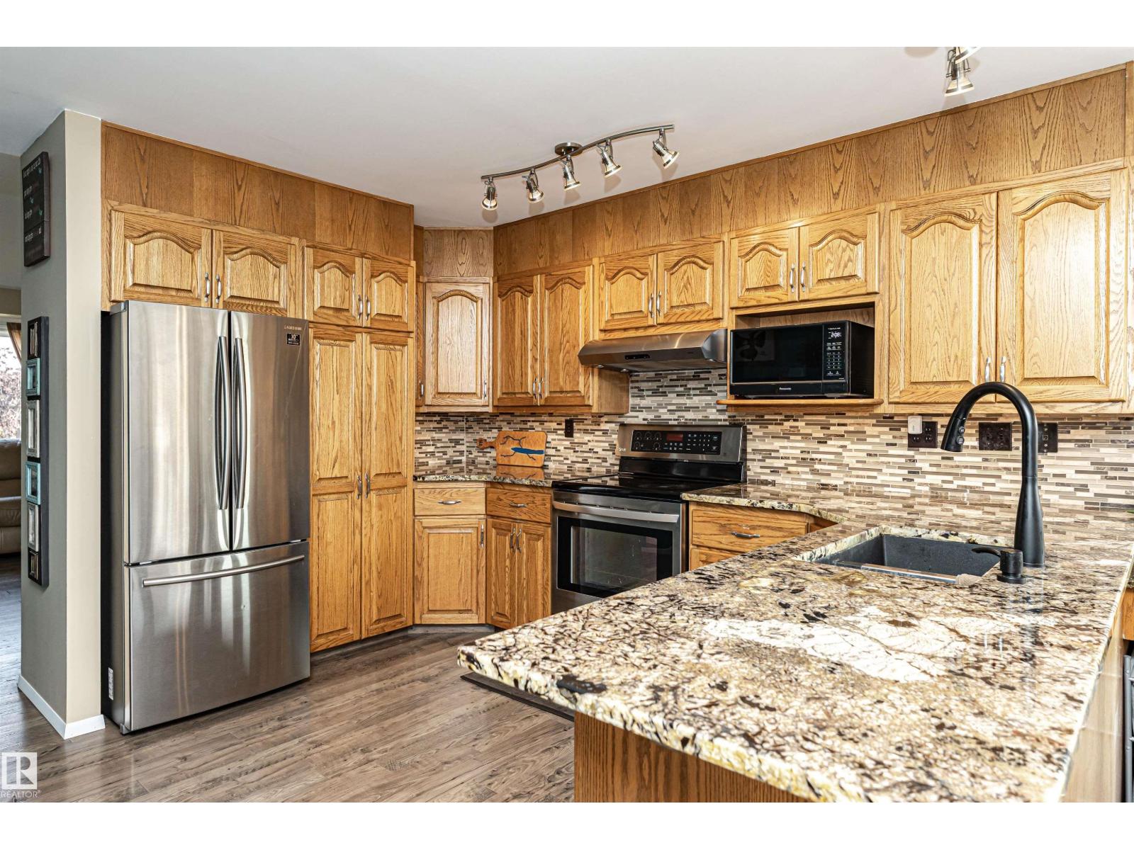 9007 102 Av, Morinville, Alberta  T8R 1B5 - Photo 16 - E4457053