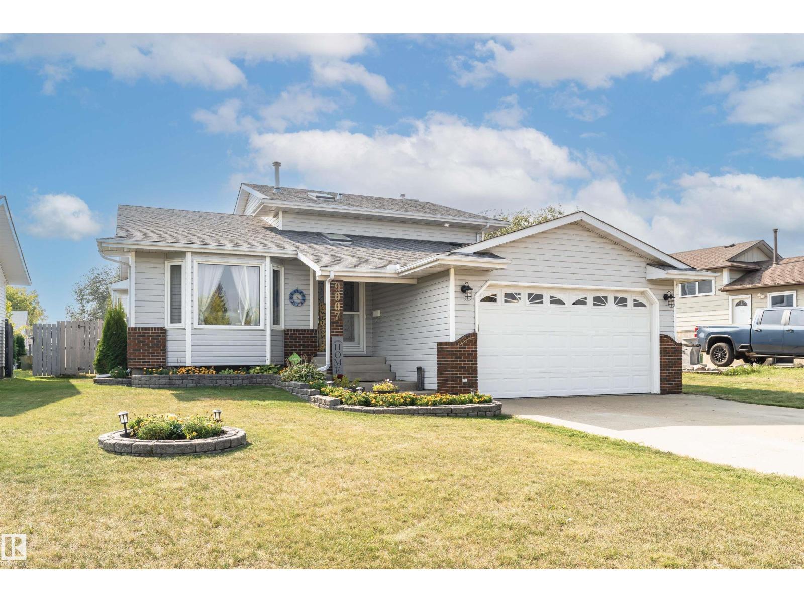 9007 102 Av, Morinville, Alberta  T8R 1B5 - Photo 2 - E4457053