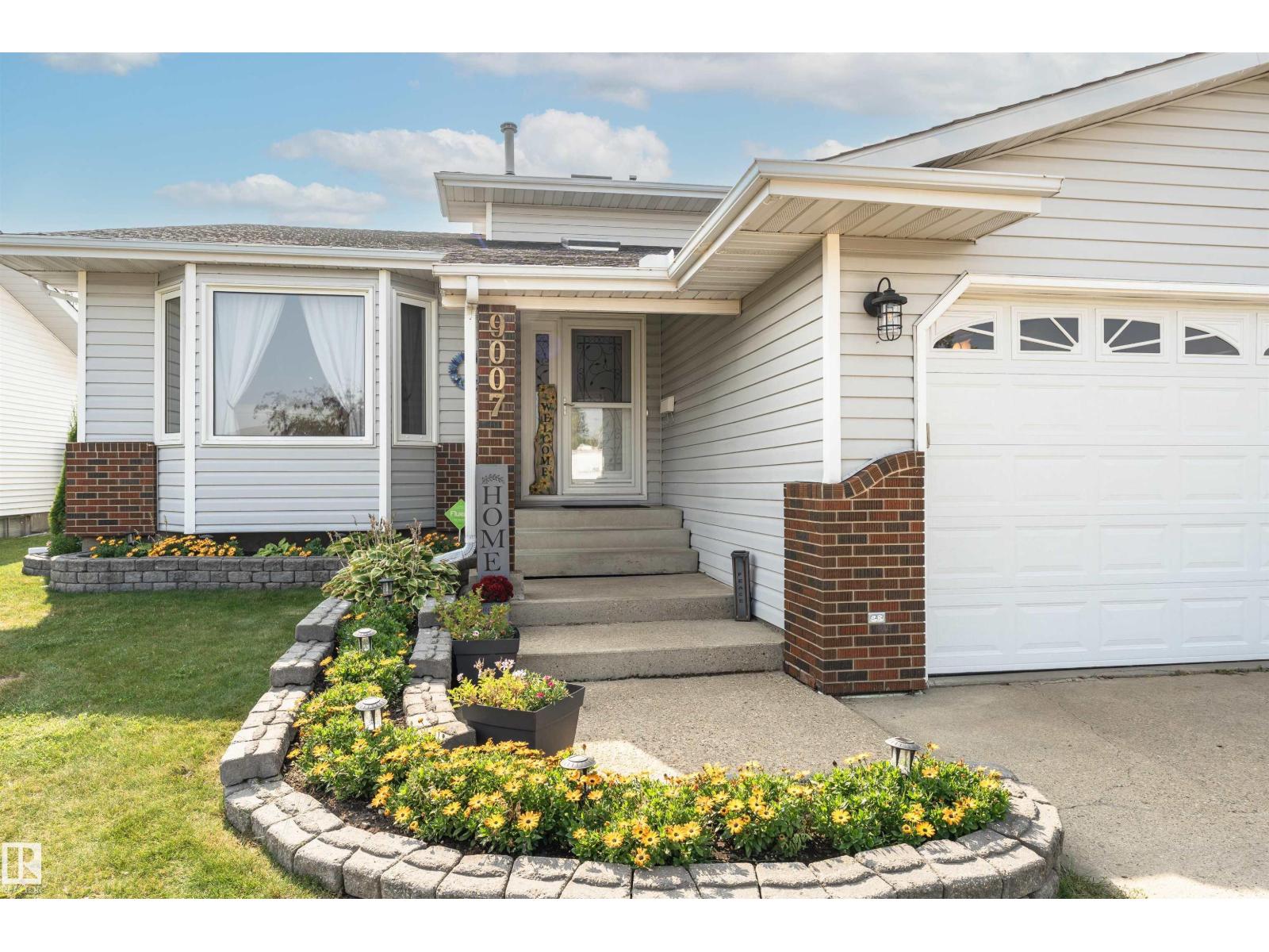 9007 102 Av, Morinville, Alberta  T8R 1B5 - Photo 3 - E4457053