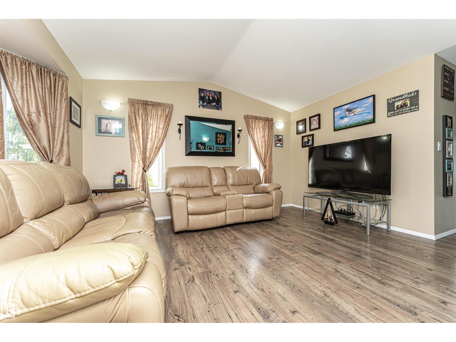 9007 102 Av, Morinville, Alberta  T8R 1B5 - Photo 9 - E4457053