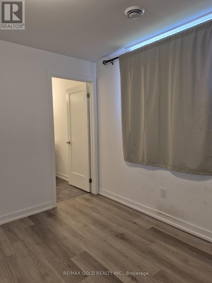 812 - 4263 Fourth Avenue, Niagara Falls (Downtown), Ontario  L2E 0C2 - Photo 5 - X12394493