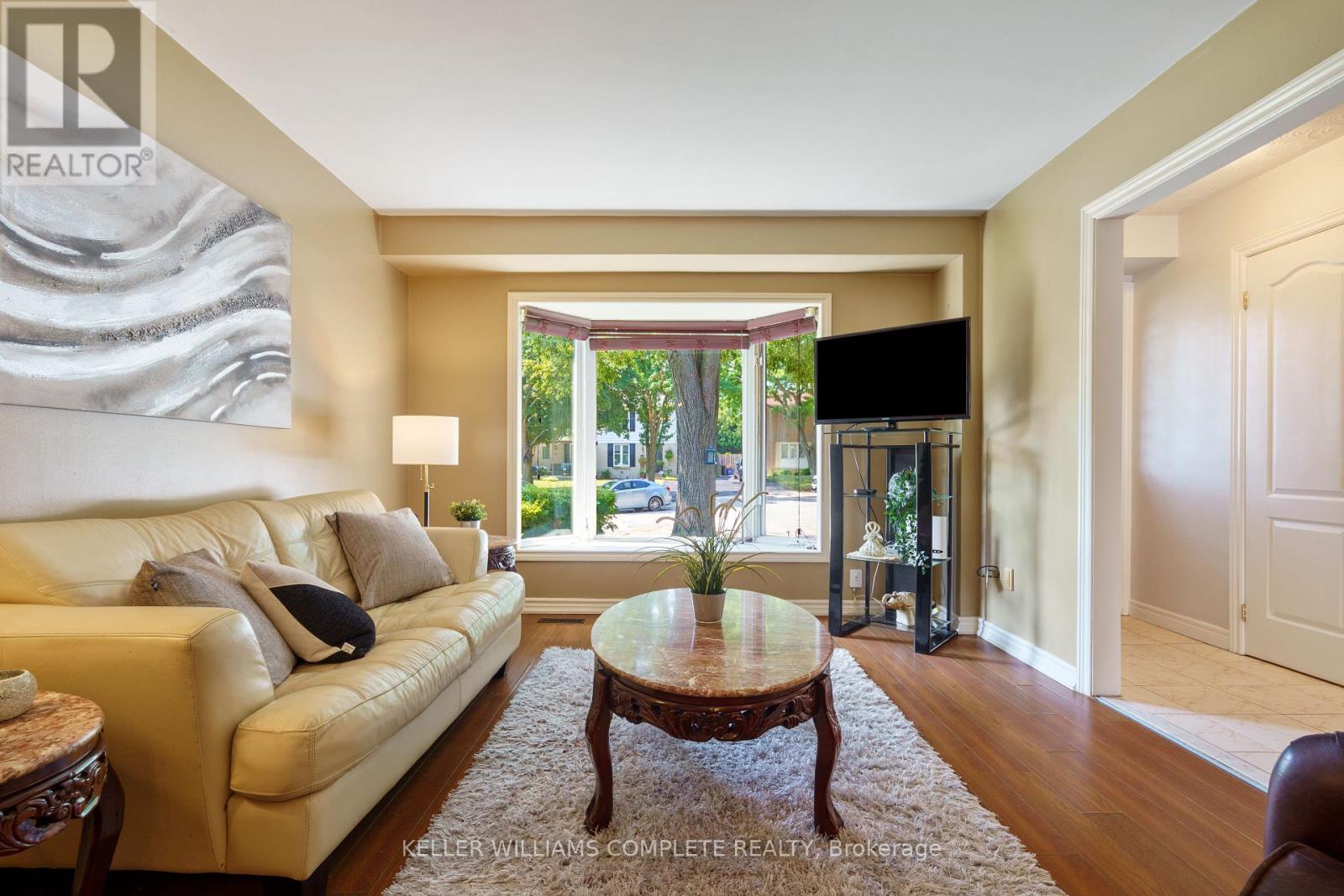 10 Glen Eden Court, Hamilton, Ontario  L9C 6H6 - Photo 6 - X12394529