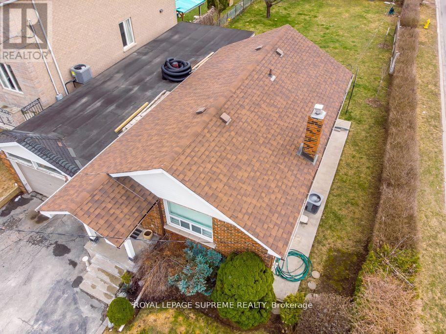 109 Regina Avenue, Toronto (Englemount-Lawrence), Ontario  M6A 1R5 - Photo 17 - C12394613