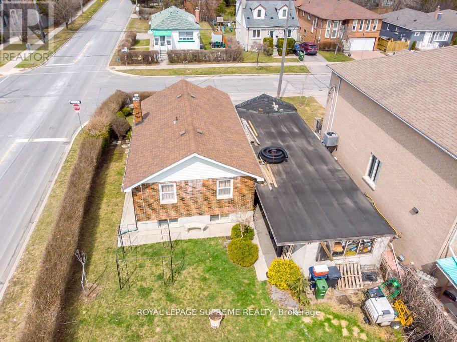 109 Regina Avenue, Toronto (Englemount-Lawrence), Ontario  M6A 1R5 - Photo 19 - C12394613