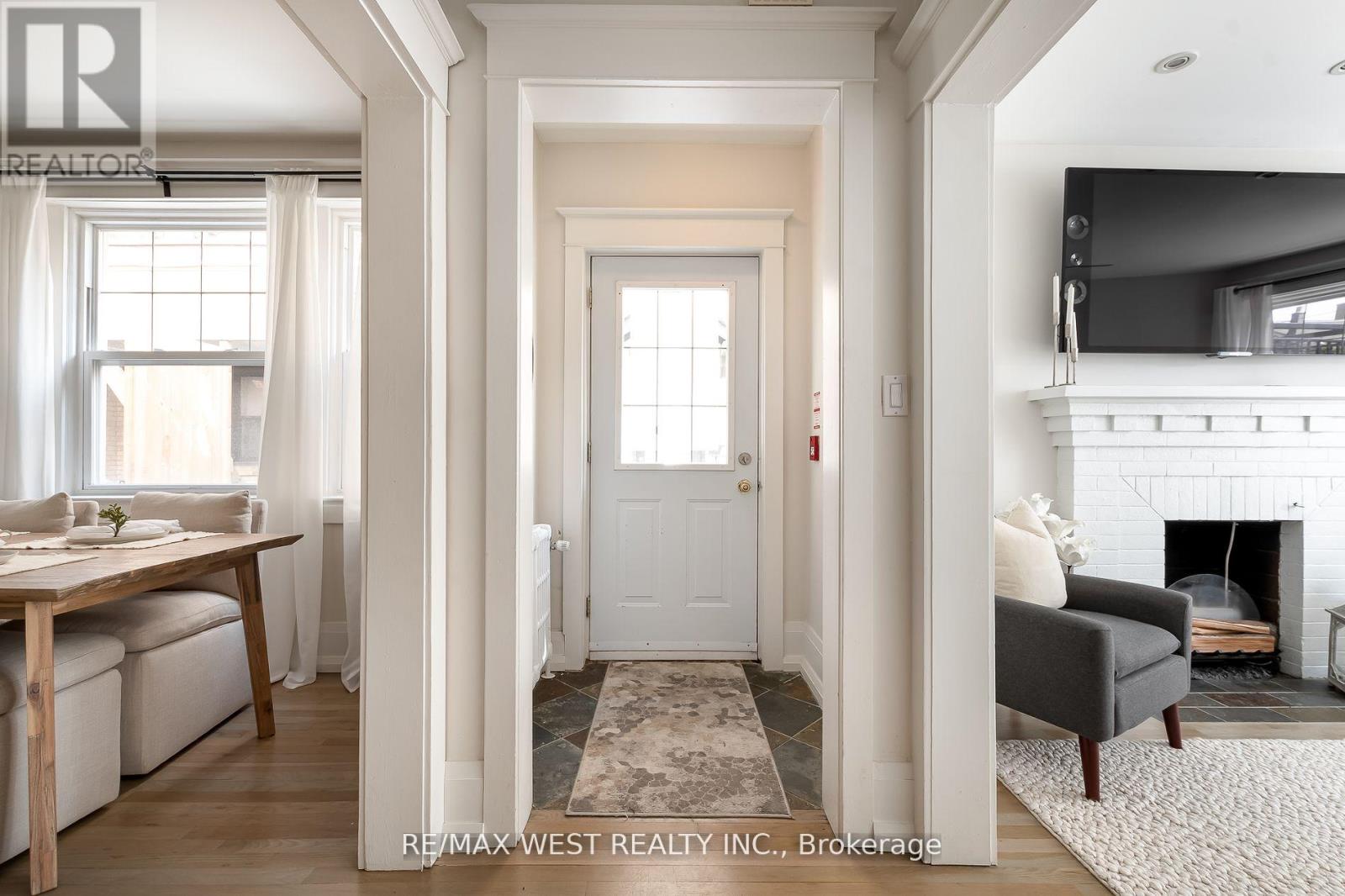Bldg 1 - 9 Humewood Drive, Toronto, Ontario  M6C 1C9 - Photo 2 - C12394626