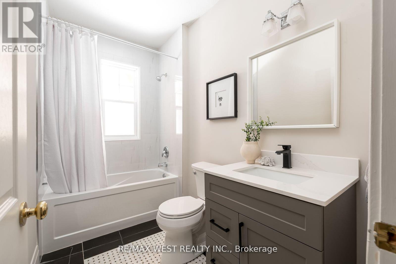 Bldg 1 - 9 Humewood Drive, Toronto, Ontario  M6C 1C9 - Photo 23 - C12394626