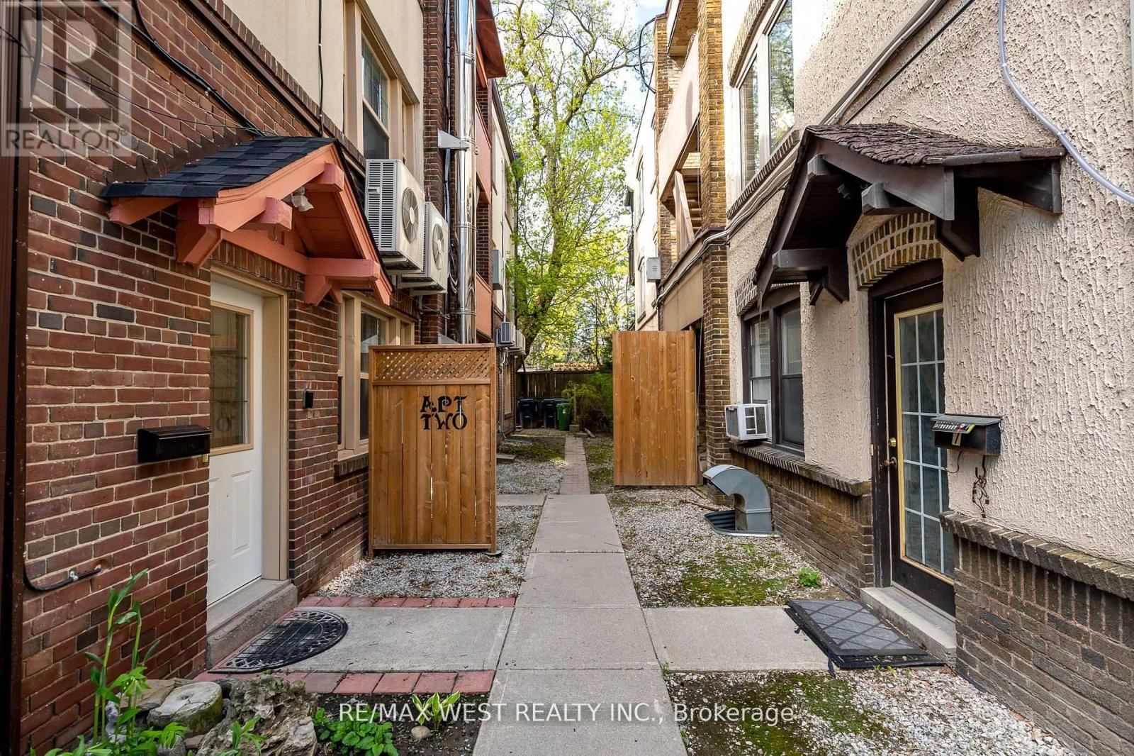 Bldg 1 - 9 Humewood Drive, Toronto, Ontario  M6C 1C9 - Photo 37 - C12394626