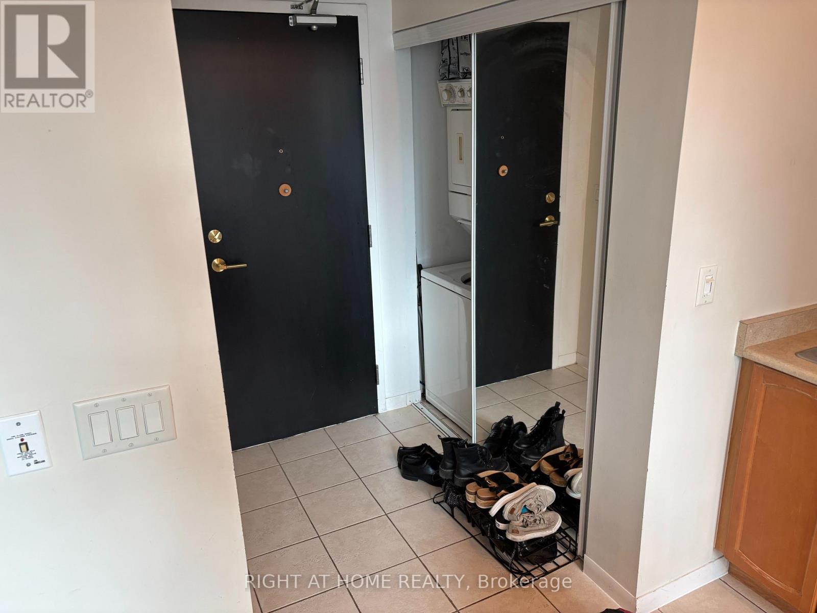 2404 - 18 Yonge Street, Toronto, Ontario  M5E 1Z8 - Photo 3 - C12394635