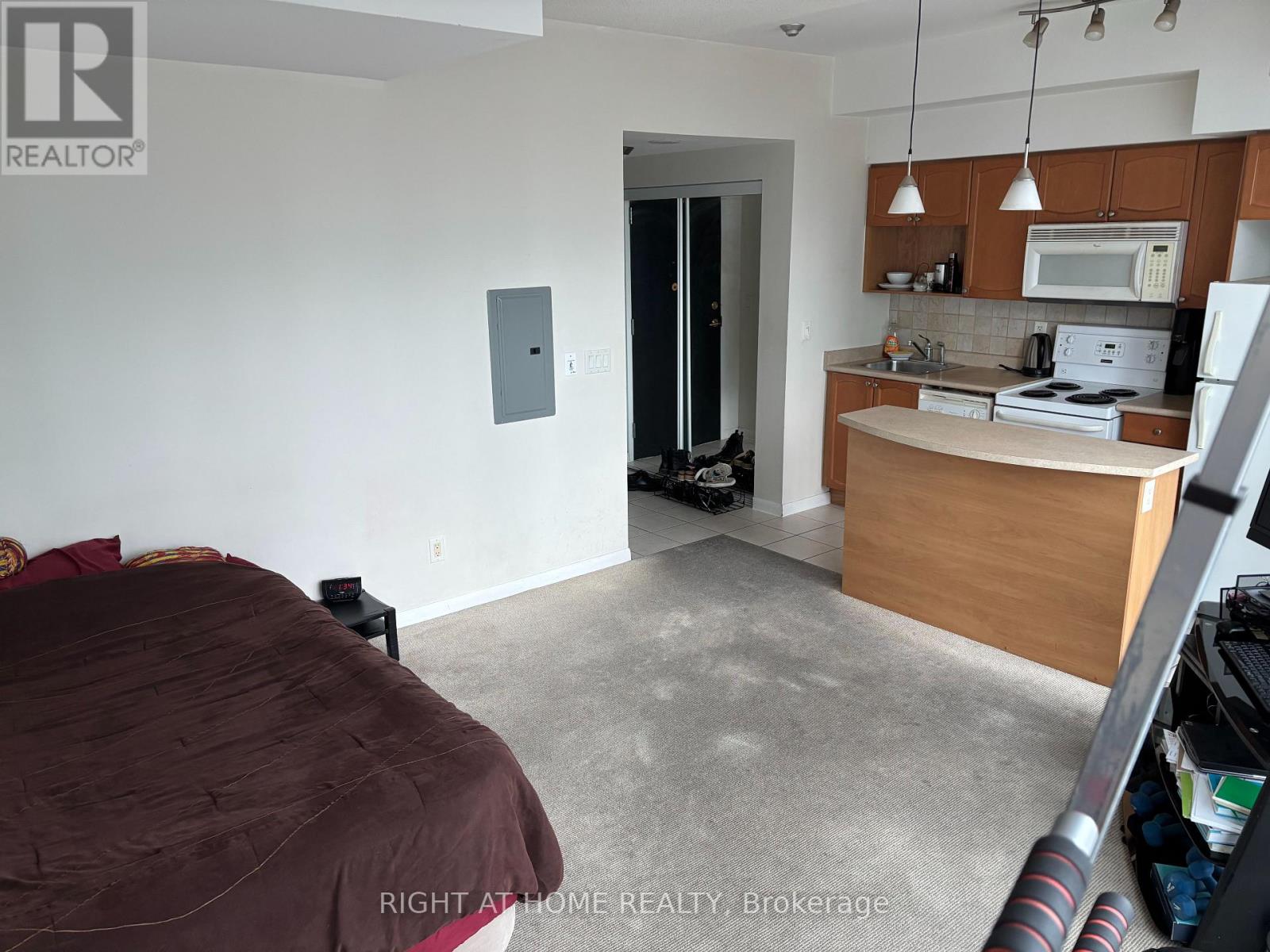 2404 - 18 Yonge Street, Toronto, Ontario  M5E 1Z8 - Photo 4 - C12394635