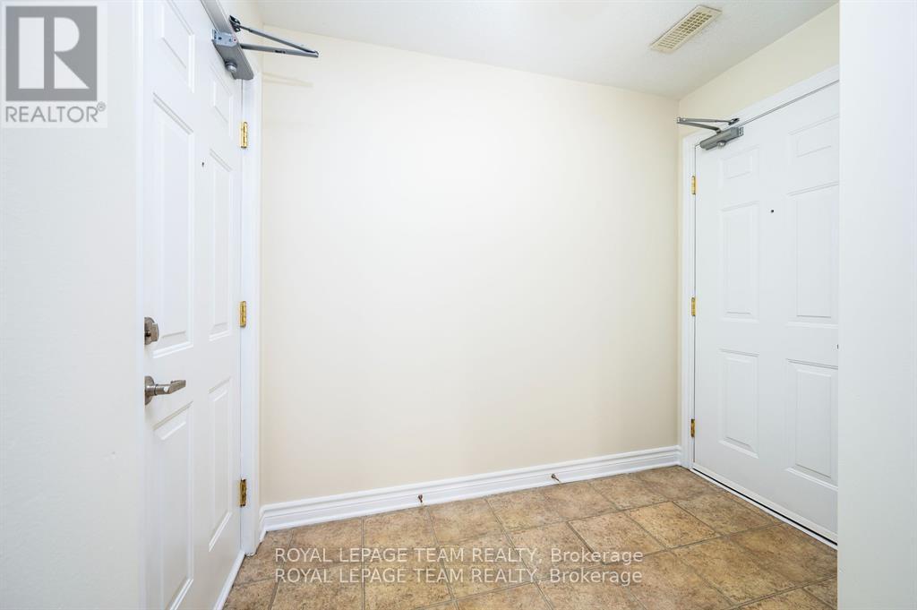 4 - 236 Paseo Private, Ottawa, Ontario  K2G 4N7 - Photo 4 - X12394706