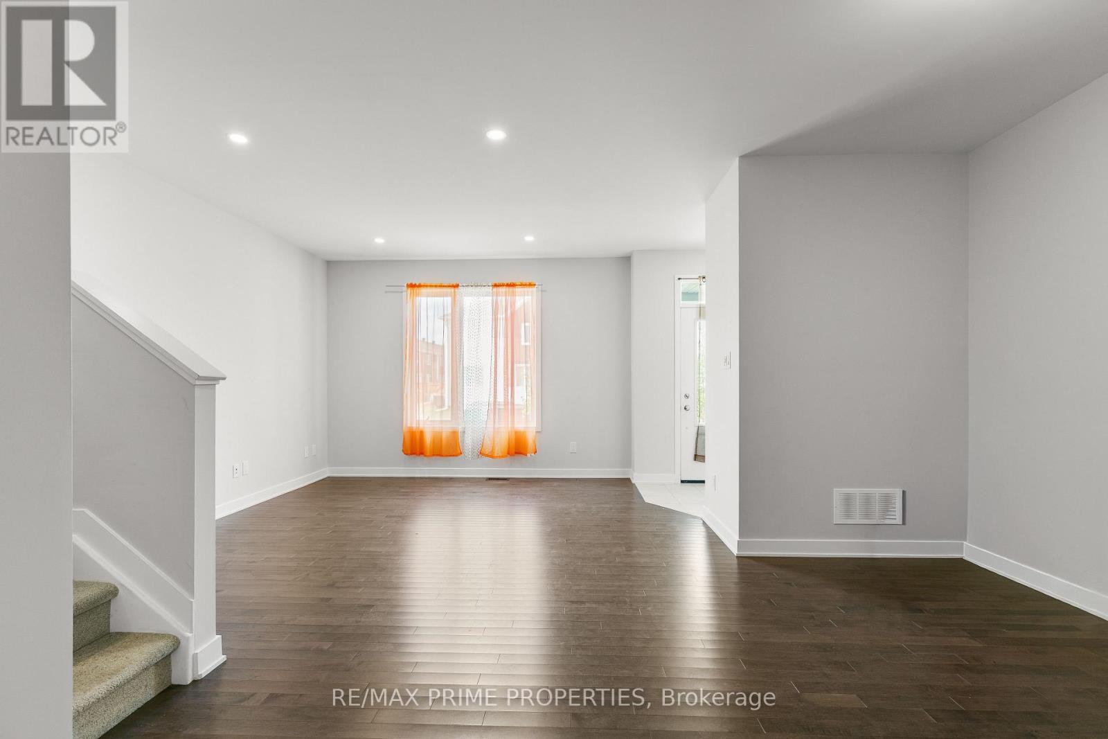 834 Bascule Place, Ottawa, Ontario  K0A 2Z0 - Photo 4 - X12394756