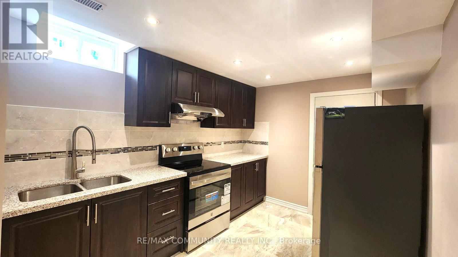 Lower - 30 Wilf Morden Road, Whitchurch-Stouffville, Ontario  L4A 0H3 - Photo 5 - N12394648
