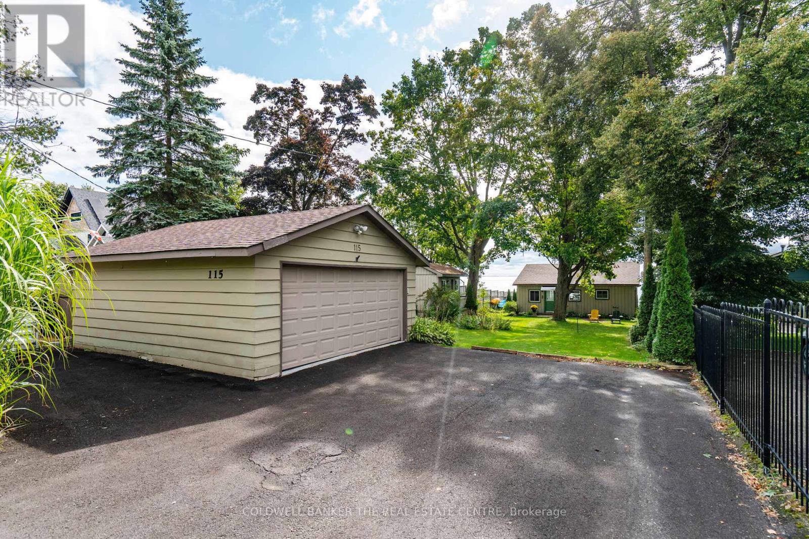115 Lakeshore Road W, Oro-Medonte, Ontario  L0L 2E0 - Photo 2 - S12394618