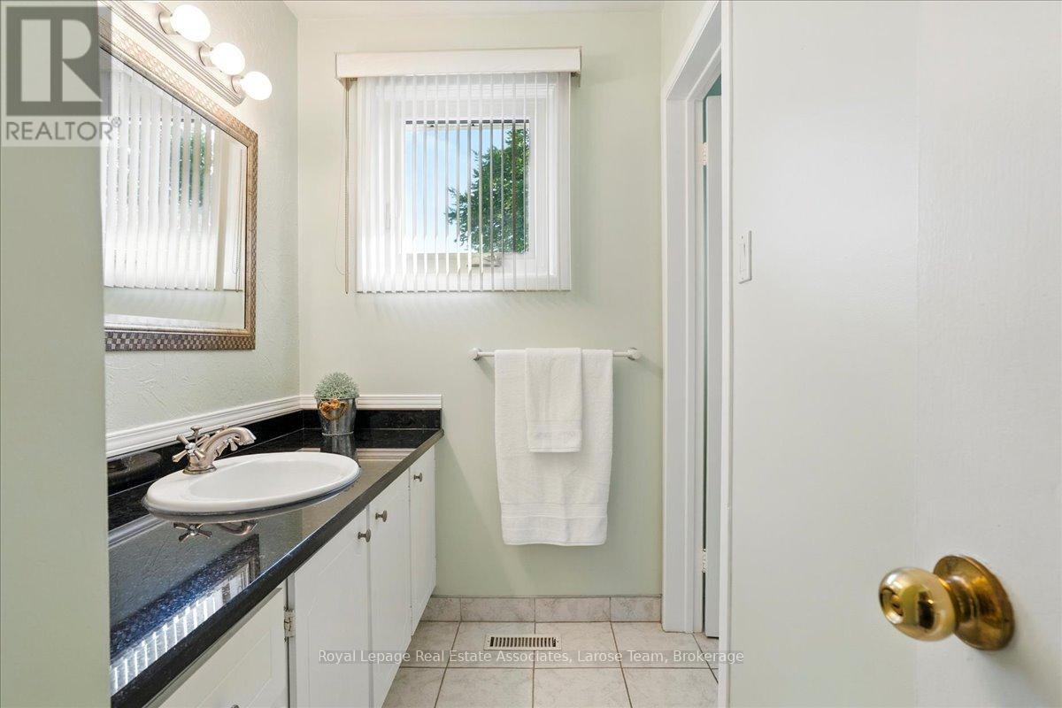 1386 Myron Drive, Mississauga (Lakeview), Ontario  L5E 2N4 - Photo 31 - W12394283