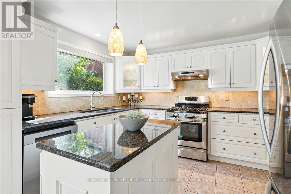 1386 Myron Drive, Mississauga (Lakeview), Ontario  L5E 2N4 - Photo 12 - W12394283