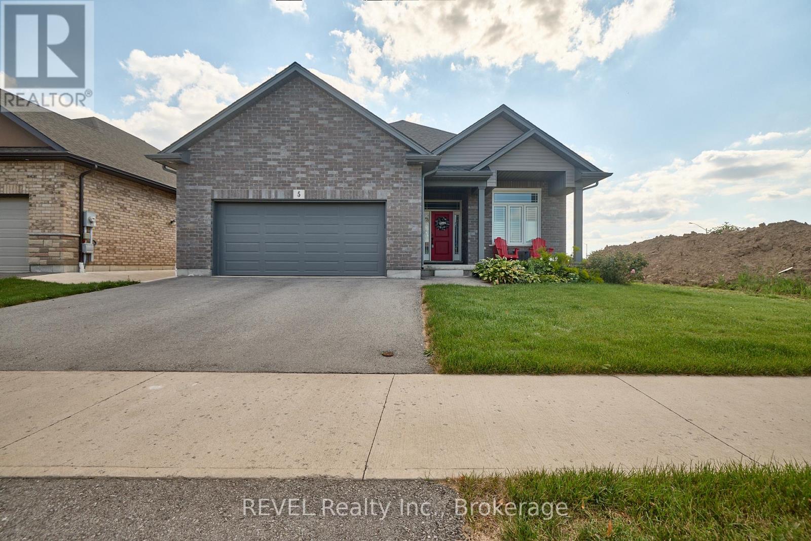 5 CINNAMON STREET, Thorold, Ontario