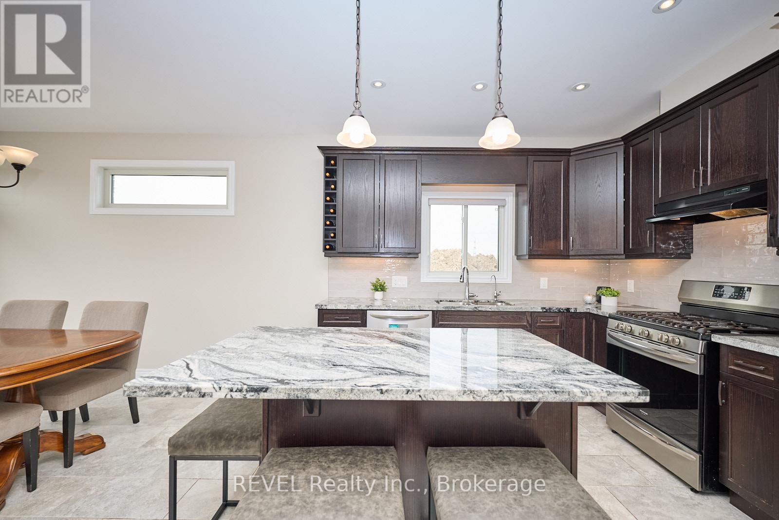 5 Cinnamon Street, Thorold, Ontario  L2V 0H5 - Photo 10 - X12394769
