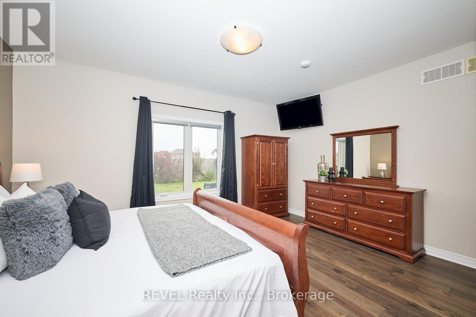 5 Cinnamon Street, Thorold, Ontario  L2V 0H5 - Photo 17 - X12394769
