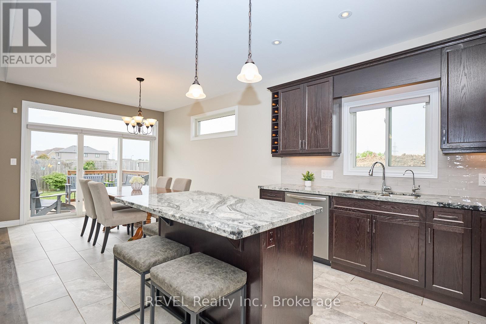 5 Cinnamon Street, Thorold, Ontario  L2V 0H5 - Photo 9 - X12394769