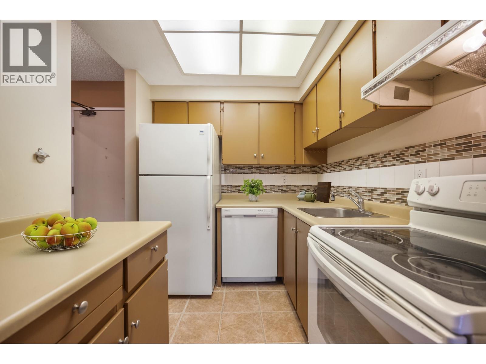 209 1177 Howie Avenue, Coquitlam, British Columbia  V3J 1T9 - Photo 5 - R3046155