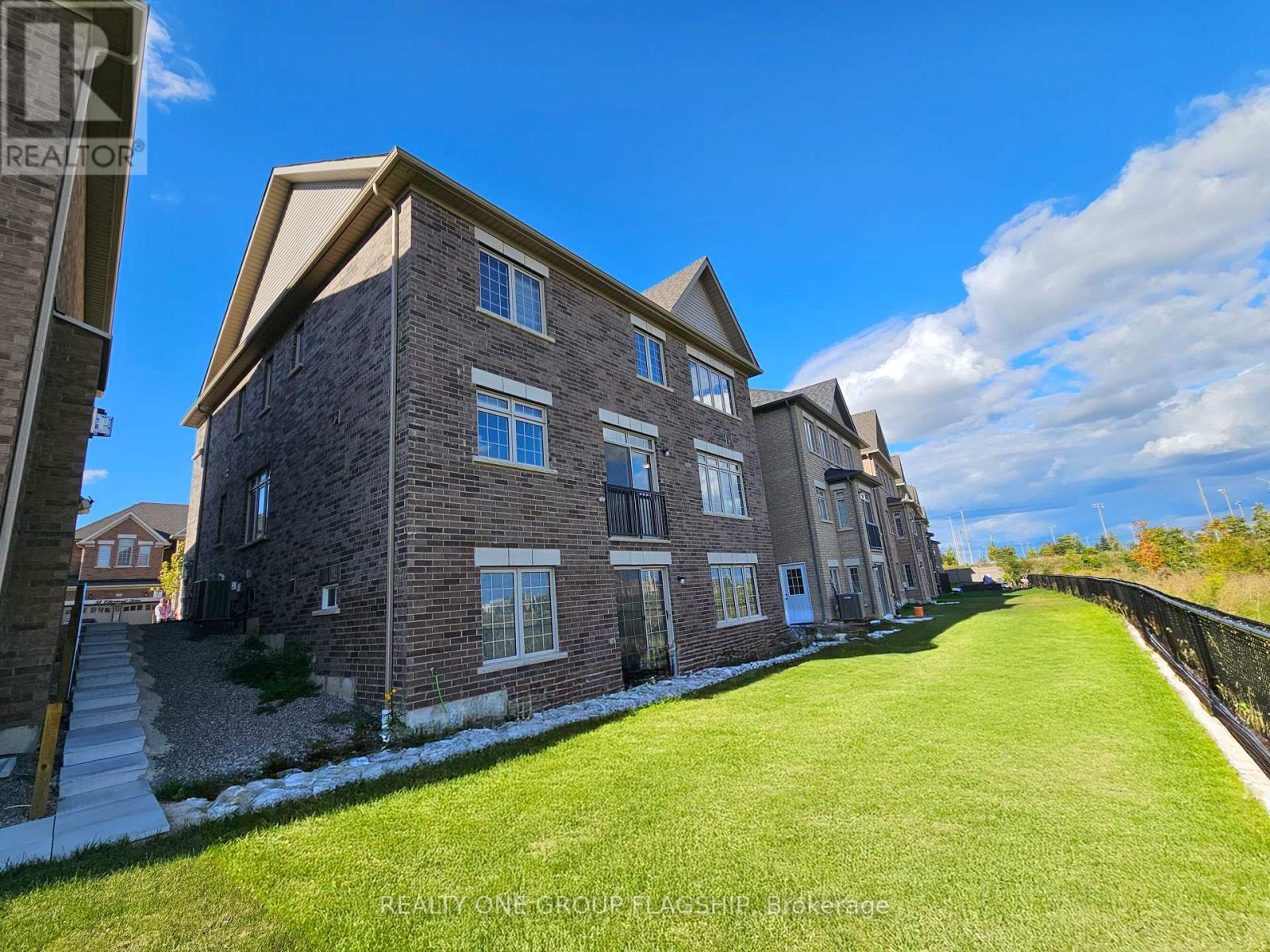 42 Claremont Drive, Brampton, Ontario  L6R 4G4 - Photo 2 - W12394530