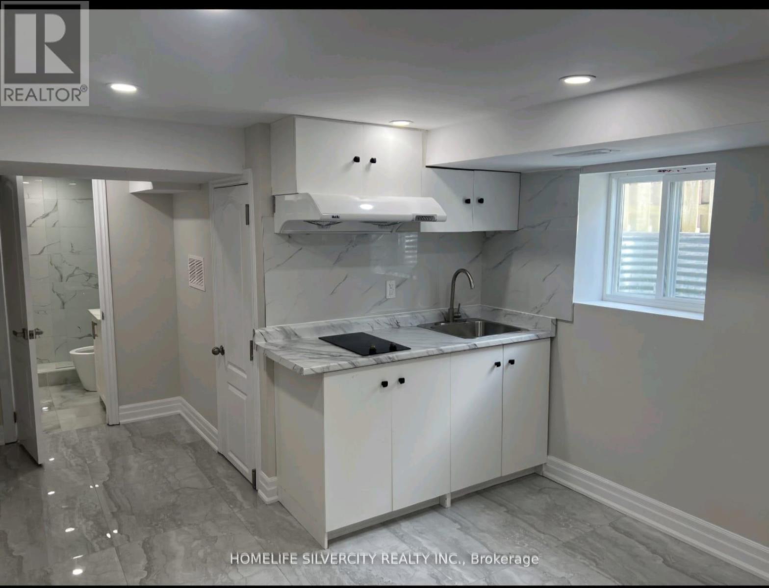 #1 - 6 Lamella Road N, Toronto, Ontario  M9V 1Y8 - Photo 3 - W12394569
