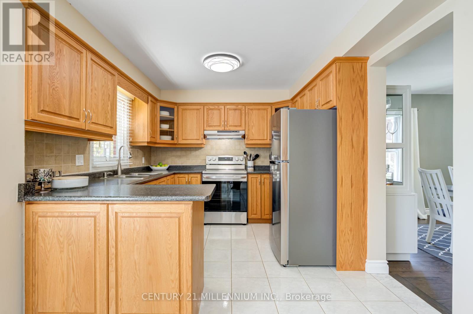 81 Philosopher's Trail, Brampton, Ontario  L6S 4L4 - Photo 8 - W12394586
