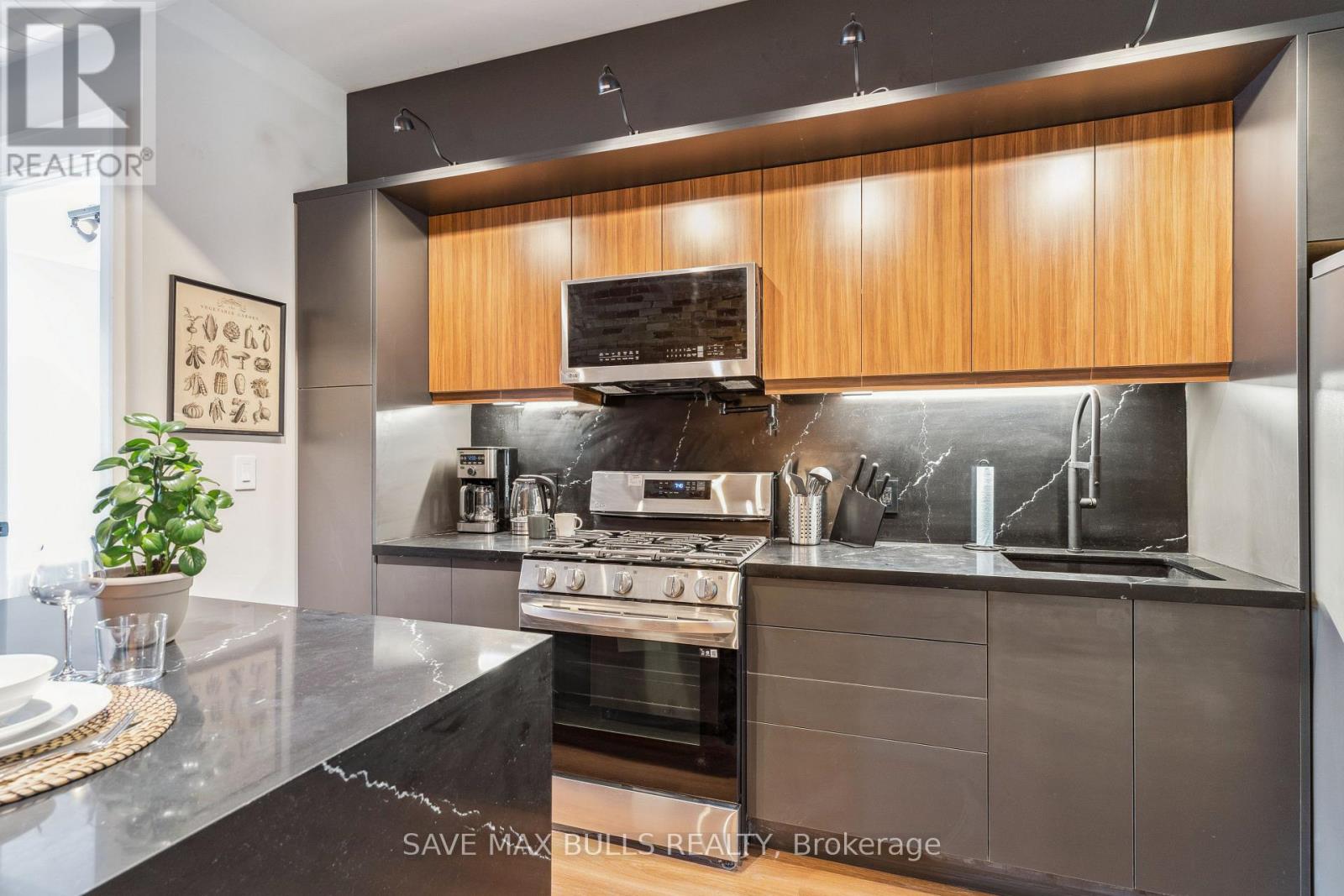 1320 Queen Street W, Toronto (Roncesvalles), Ontario  M6K 1L4 - Photo 5 - W12394592