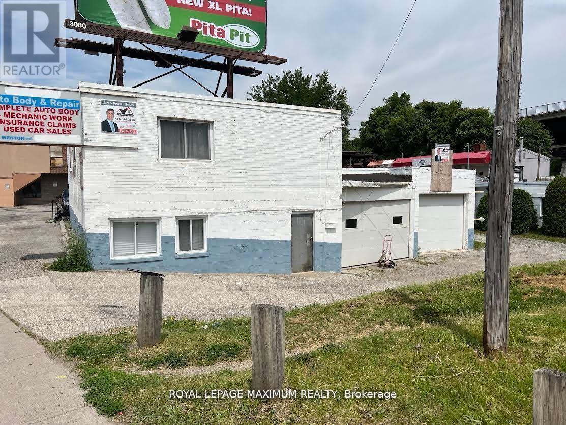 915 Weston Road, Toronto (Rockcliffe-Smythe), Ontario  M6N 3R4 - Photo 1 - W12394596