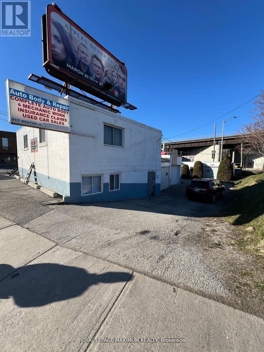 915 Weston Road, Toronto (Rockcliffe-Smythe), Ontario  M6N 3R4 - Photo 2 - W12394596