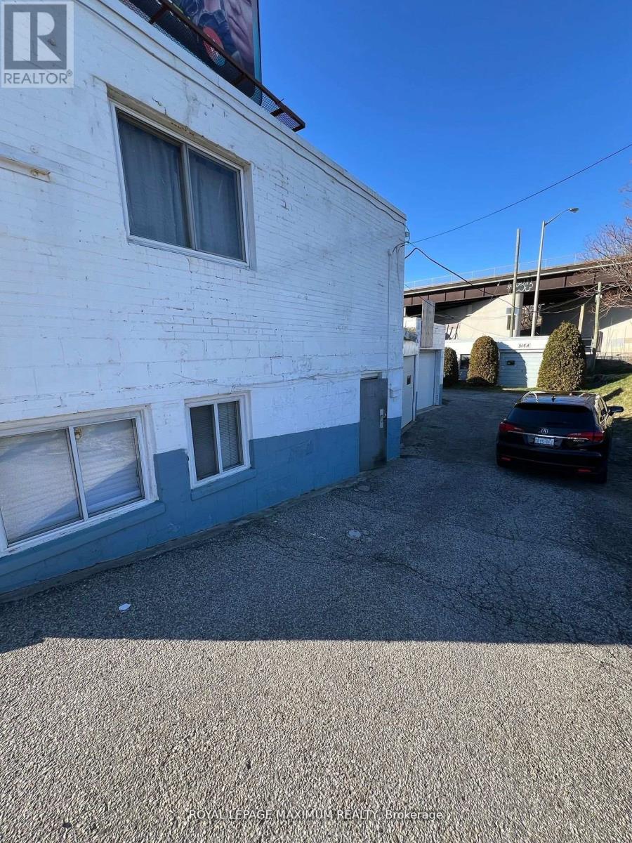 915 Weston Road, Toronto (Rockcliffe-Smythe), Ontario  M6N 3R4 - Photo 3 - W12394596