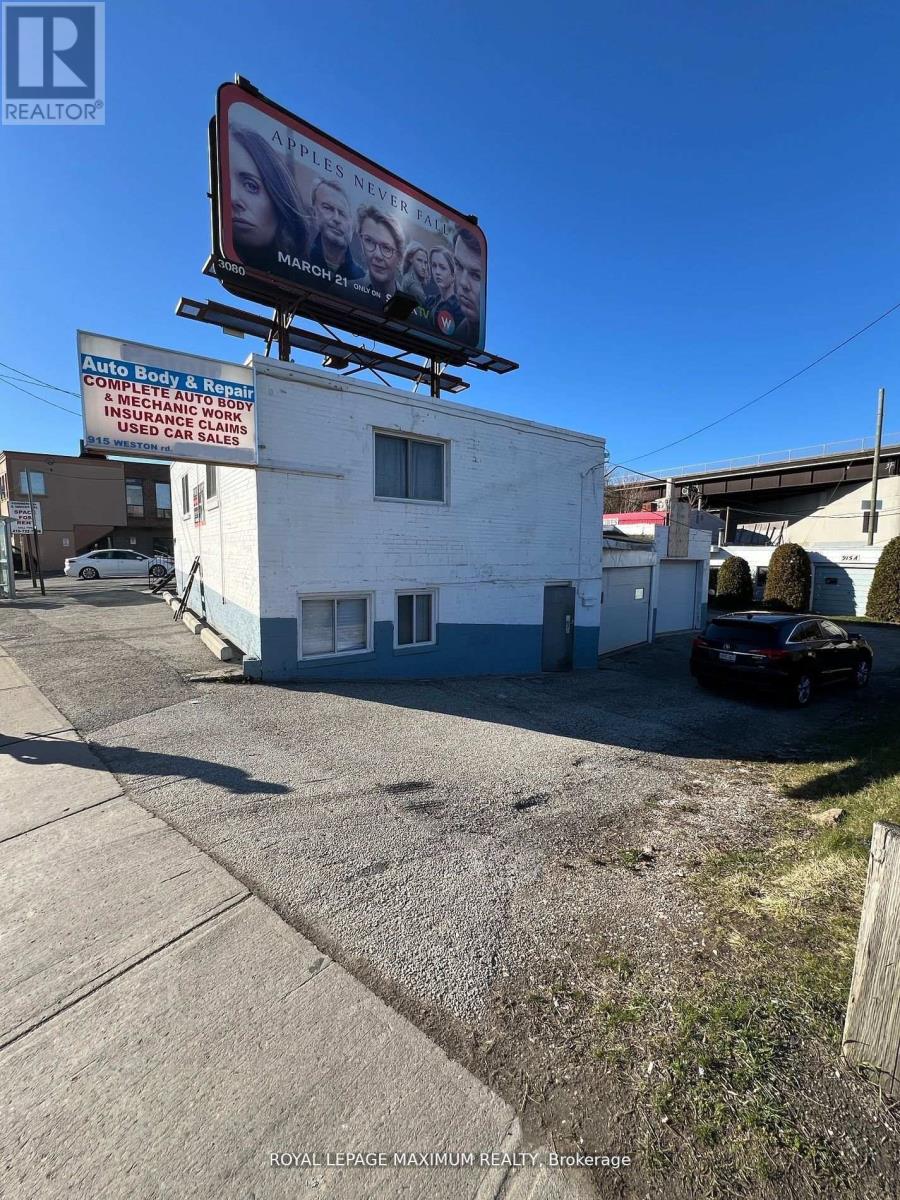 915 Weston Road, Toronto (Rockcliffe-Smythe), Ontario  M6N 3R4 - Photo 4 - W12394596