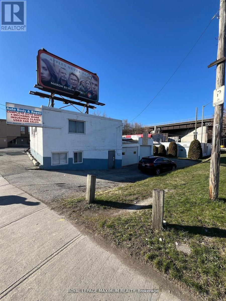 915 Weston Road, Toronto (Rockcliffe-Smythe), Ontario  M6N 3R4 - Photo 6 - W12394596