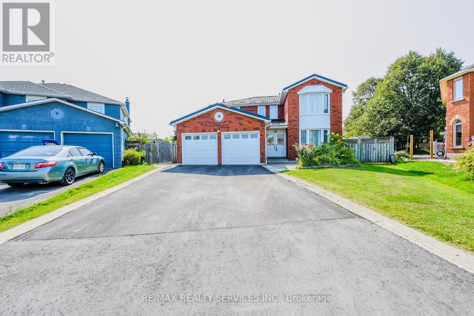 10 St Mark Place, Brampton (Northwood Park), Ontario  L6X 3W5 - Photo 1 - W12394663