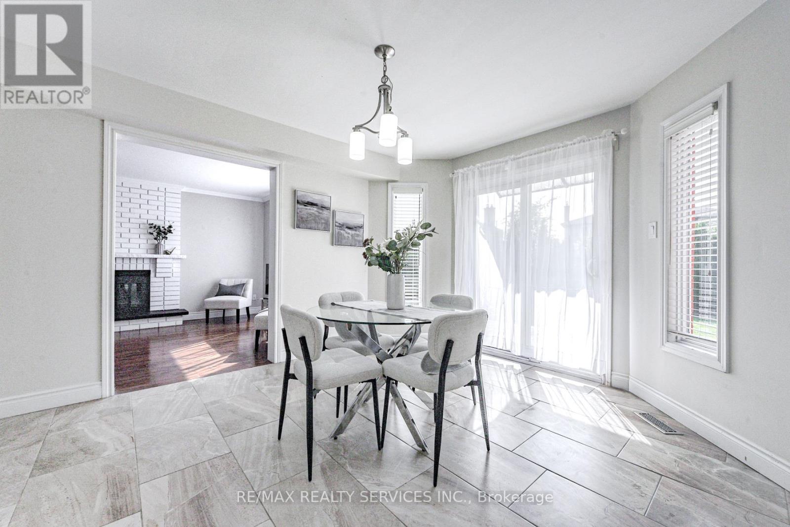 10 St Mark Place, Brampton (Northwood Park), Ontario  L6X 3W5 - Photo 19 - W12394663