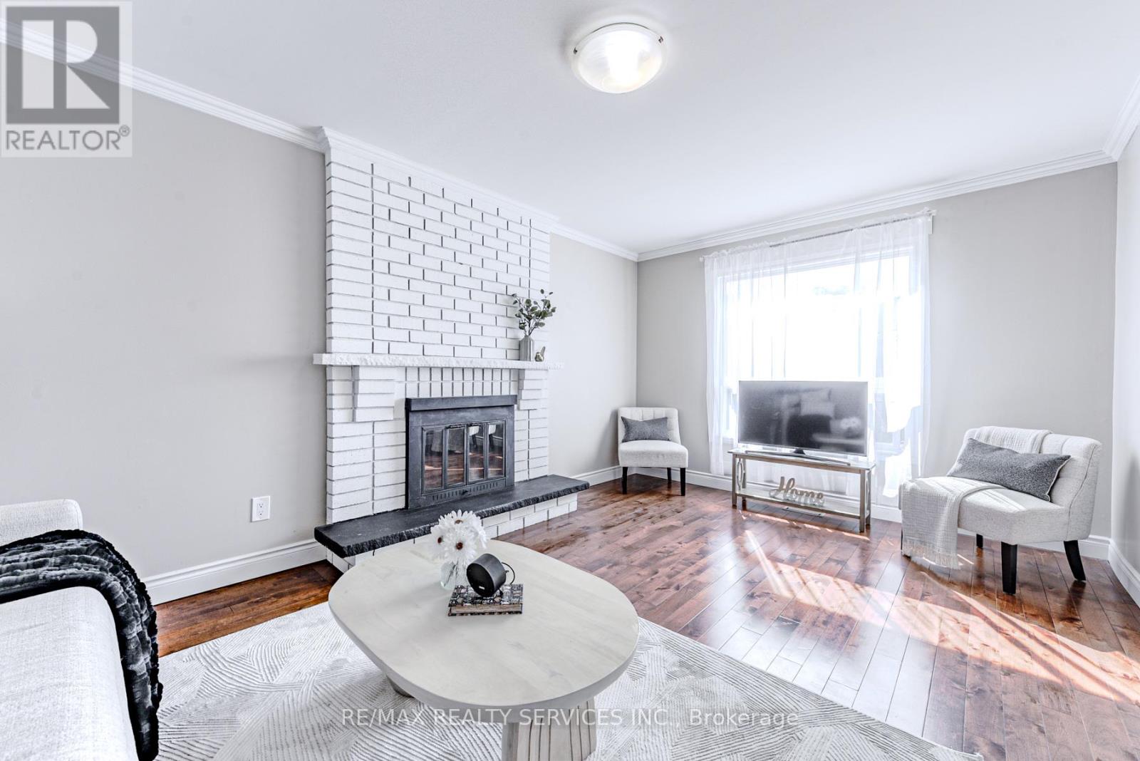 10 St Mark Place, Brampton (Northwood Park), Ontario  L6X 3W5 - Photo 23 - W12394663
