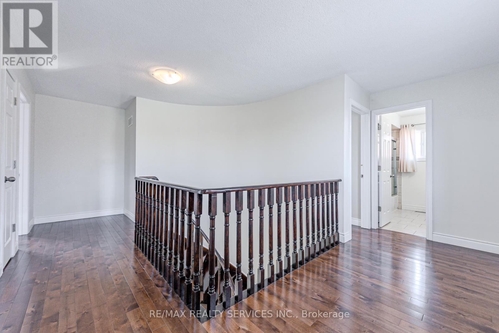 10 St Mark Place, Brampton (Northwood Park), Ontario  L6X 3W5 - Photo 24 - W12394663