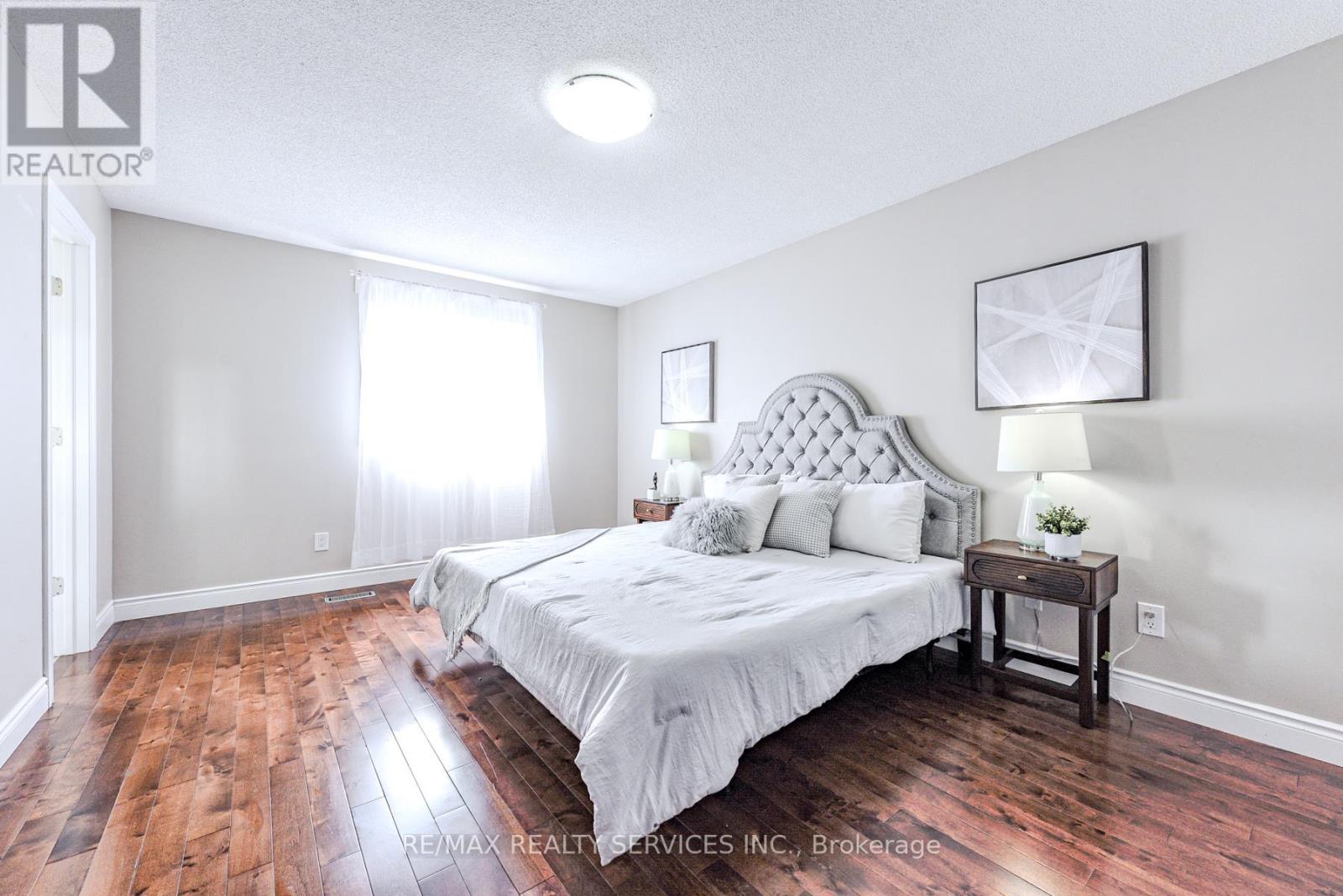 10 St Mark Place, Brampton (Northwood Park), Ontario  L6X 3W5 - Photo 25 - W12394663