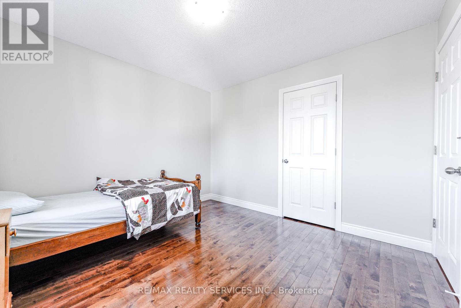 10 St Mark Place, Brampton (Northwood Park), Ontario  L6X 3W5 - Photo 33 - W12394663
